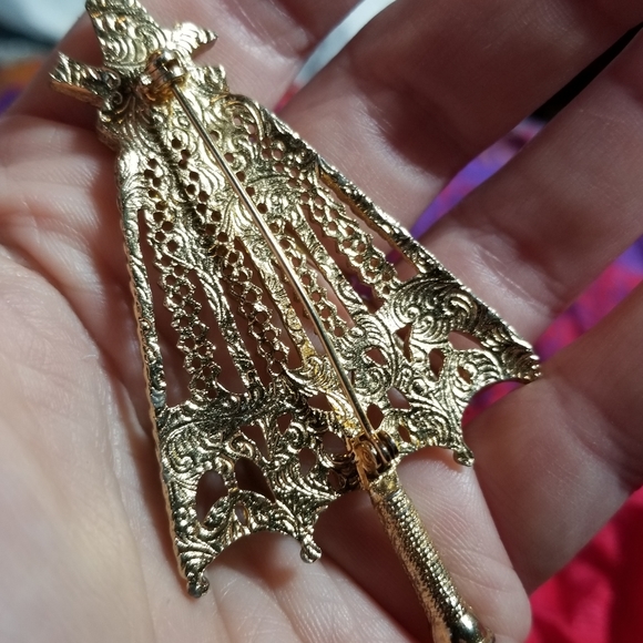 Vintage brooch umbrella Victorian Revival Style Parasol Pin gold tone filigree - Picture 8 of 10